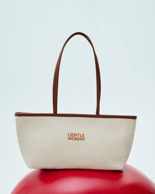 twilightnxp's tweet photo. ♥️Gentlewoman รุ่น SCARLET GRACE HEART BAG
ราคา 579 รสไม่มีตน/มีtagครบ/ไม่มีถุงกระดาษ ราคาเต็ม1,790

🤎Gentlewoman รุ่น SAILOR ANCHOR SHOULDER BAG
ราคา 539 รสมีตนเล็กน้อย/ไม่มีtag/ไม่มีถุงกระดาษ ราคาเต็ม1,290
#ส่งต่อgentlewoman #กระเป๋าgentlewoman #Gentlewoman #gentlewomanส่งต่อ https://t.co/MUFzrxw1sb