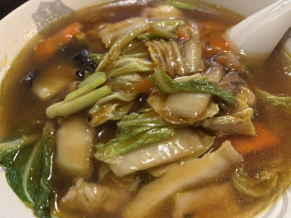 Sightsongs's tweet photo. #lunch #浜松町　東海飯店で五目そばと餃子。餃子のバランスの良さが特筆もの。 https://t.co/PaOwppBr77