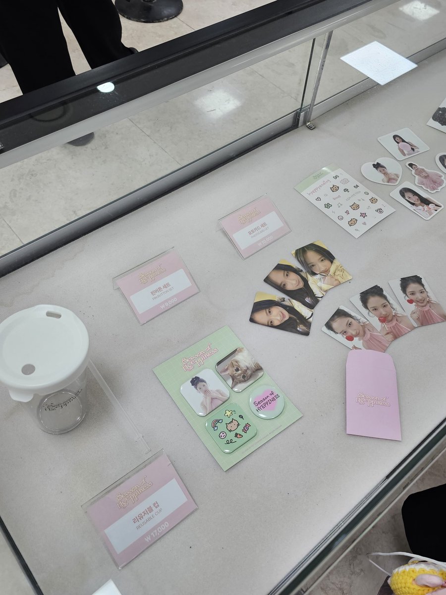 seori_85's tweet photo. 김혜윤 팬미팅 MD 실물 https://t.co/NgjjmCJw6q