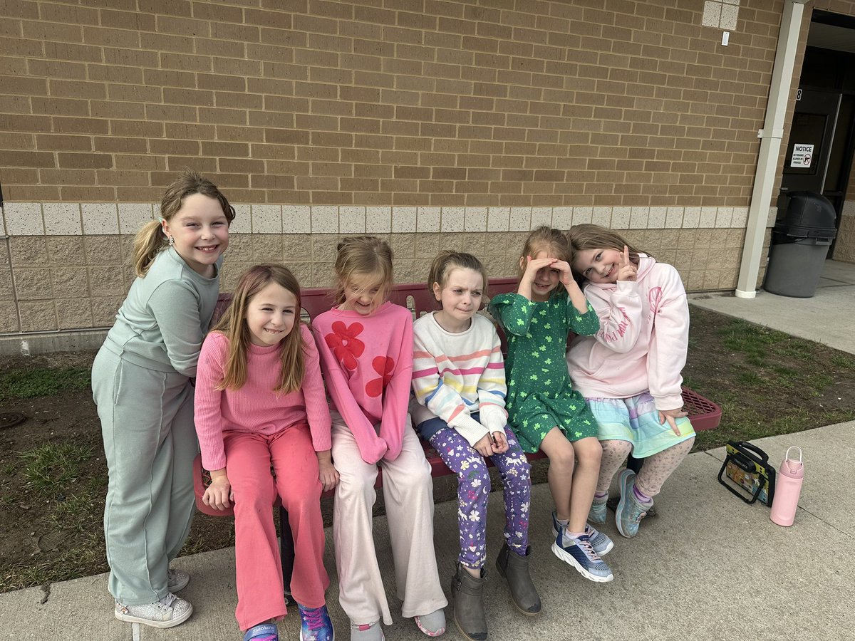 Mrs. Mueller tweet media