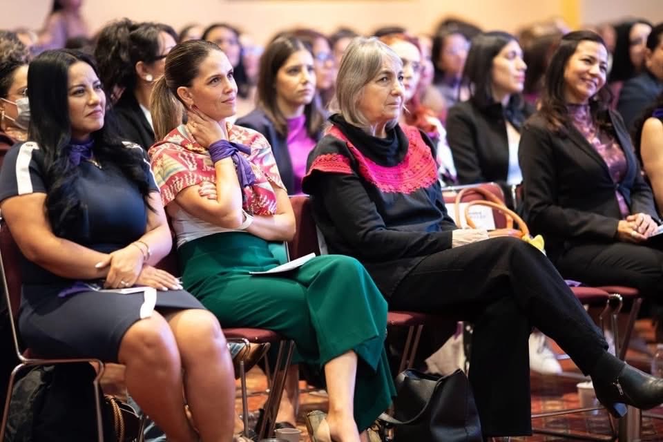 daniDlosantos's tweet photo. Reconocer la lucha histórica de las mujeres también implica seguir impulsando acciones para que niñas, adolescentes y mujeres puedan ejercer plenamente sus derechos, vivir libres de violencia y acceder a más oportunidades.

Cuando abrimos camino para una mujer, avanzamos todas. https://t.co/PP1dPFgFyE