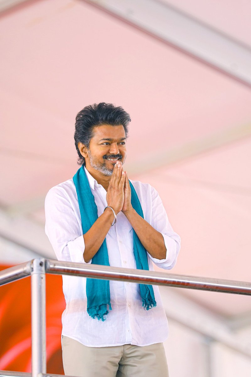 Stillsaravanan's tweet photo. தஞ்சை மாவட்ட மக்கள் பரப்புரையில் வெற்றித் தலைவர் தளபதி விஜய் ❤️💛❤️ Exclusive Click 📷 @Stillsaravanan @vetrikuralmedia @TVKVijayHQ @TVKPartyHQ @TVKHQITWingOffl @BussyAnand #TVKVijay #TVKParty #tvkwhistle #ThalapathyVijay https://t.co/cc2PVEaiY5