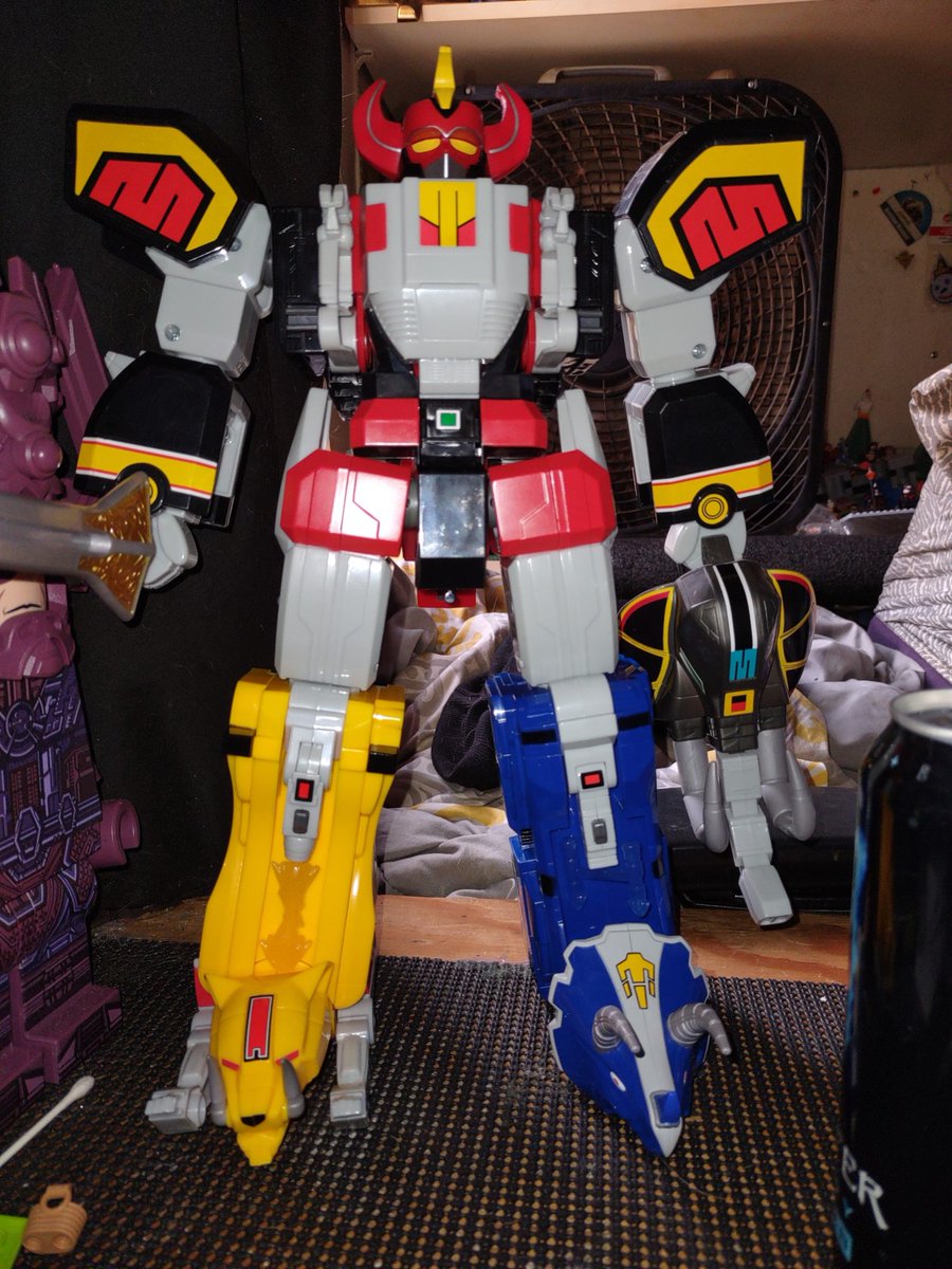 That Dragonzord is about .05'' bigger then a normal pop, so now i have to special order and pop protector.. The Pterodactyl was sold out everywhere, i had to order it. it'll be here tomorrow #PowerRangers #FunkoPop