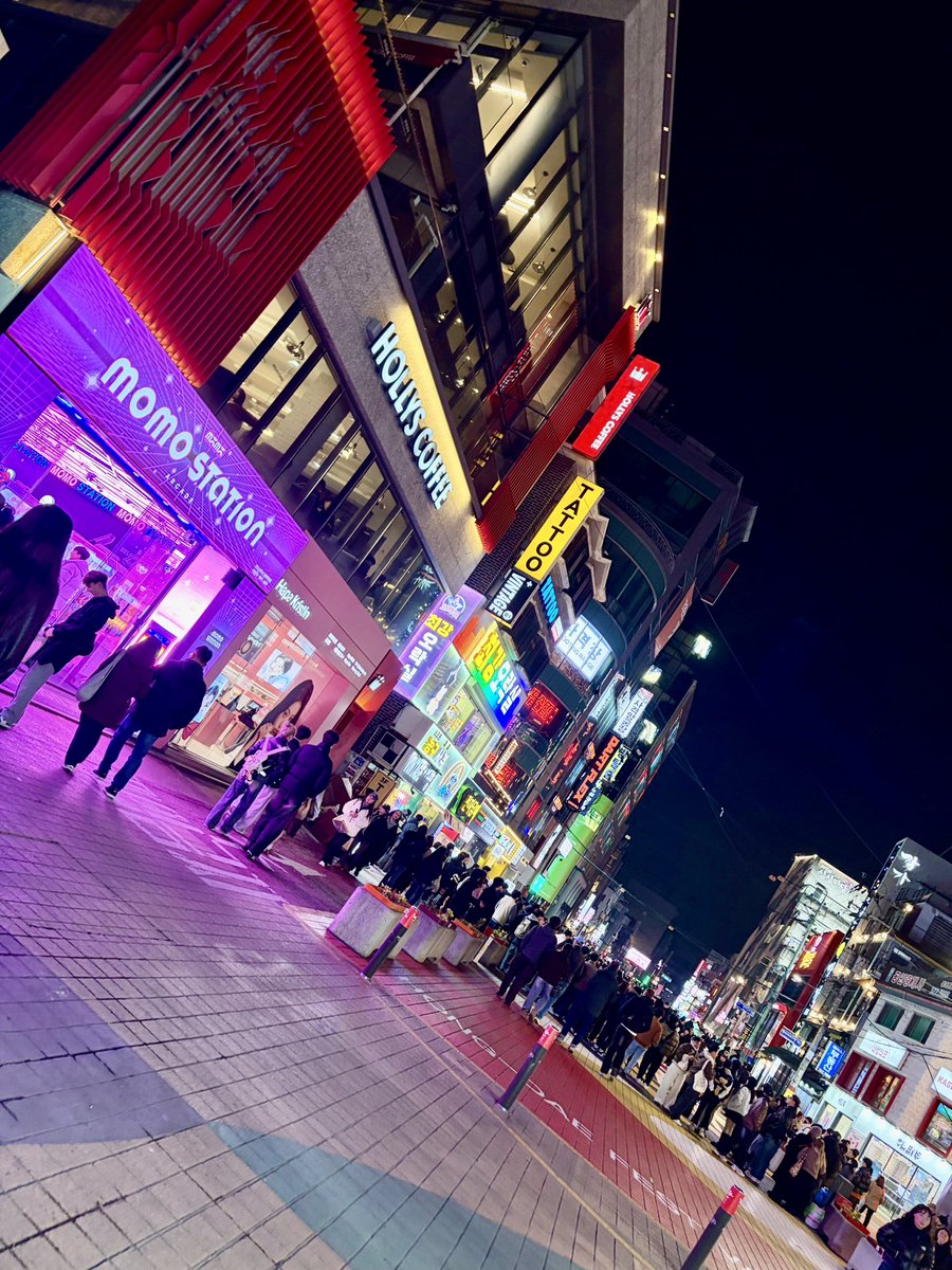 Area25Knight's tweet photo. 8年ぶりの弘大☺️ https://t.co/pjNZaXbnOd