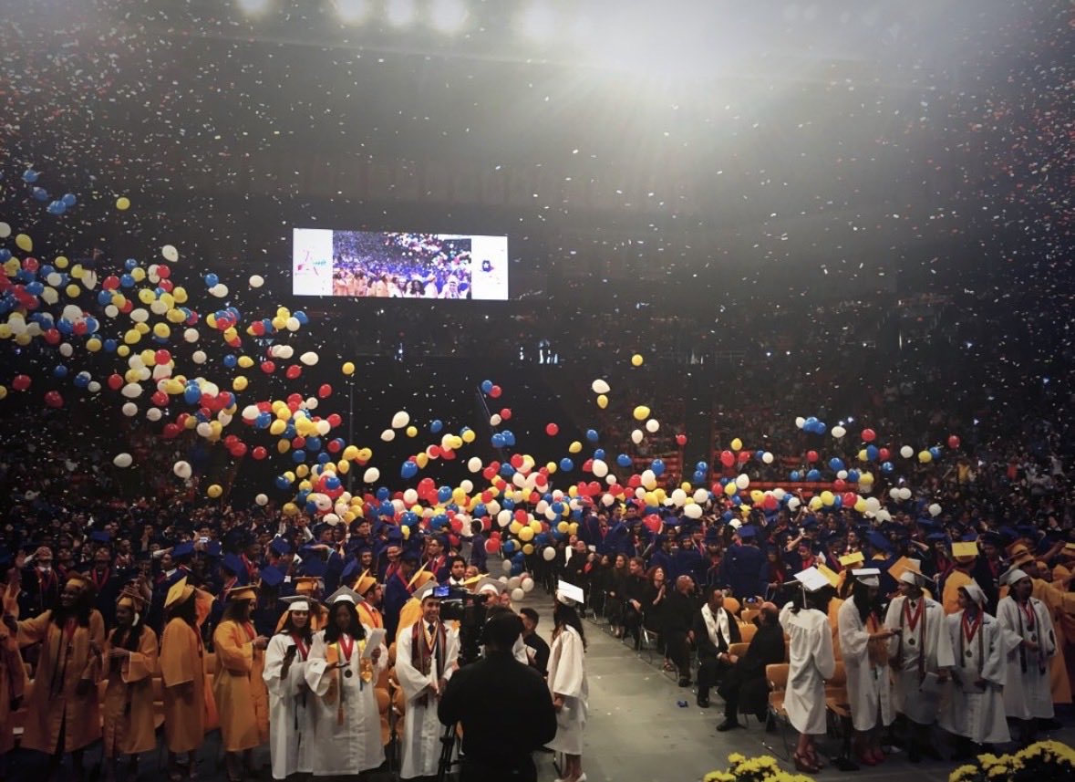 Lova_927's tweet image. Class of 2016!! 💙❤️I can’t believe it’s been TEN YEARS!! 🥹❤️ Great memories with an unforgettable group.✨✨ #classof2016 #tenyears