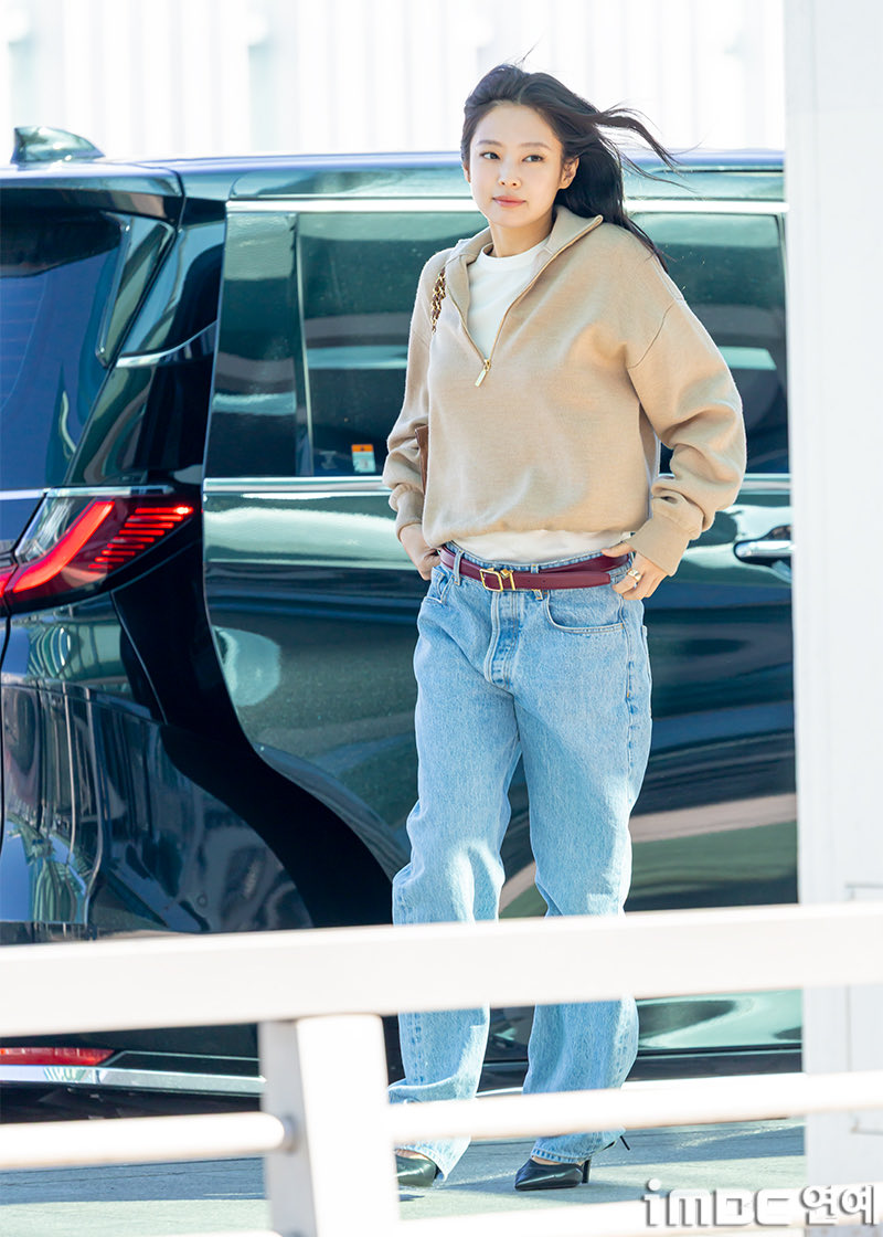 NEWSJENNlE's tweet photo. How many replies with tags can we do for Jennie under this post? 

#JENNIE #제니 #CHANEL #ParisFashionWeek2026
@jennierubyjane @CHANEL https://t.co/yEHY8XAz0X