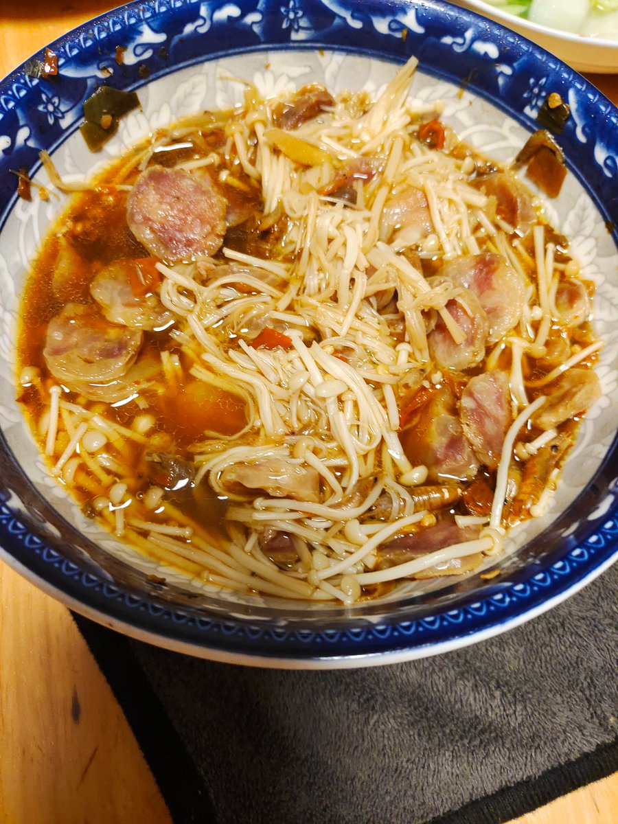 Buffett 📈 Trading Advisor tweet media