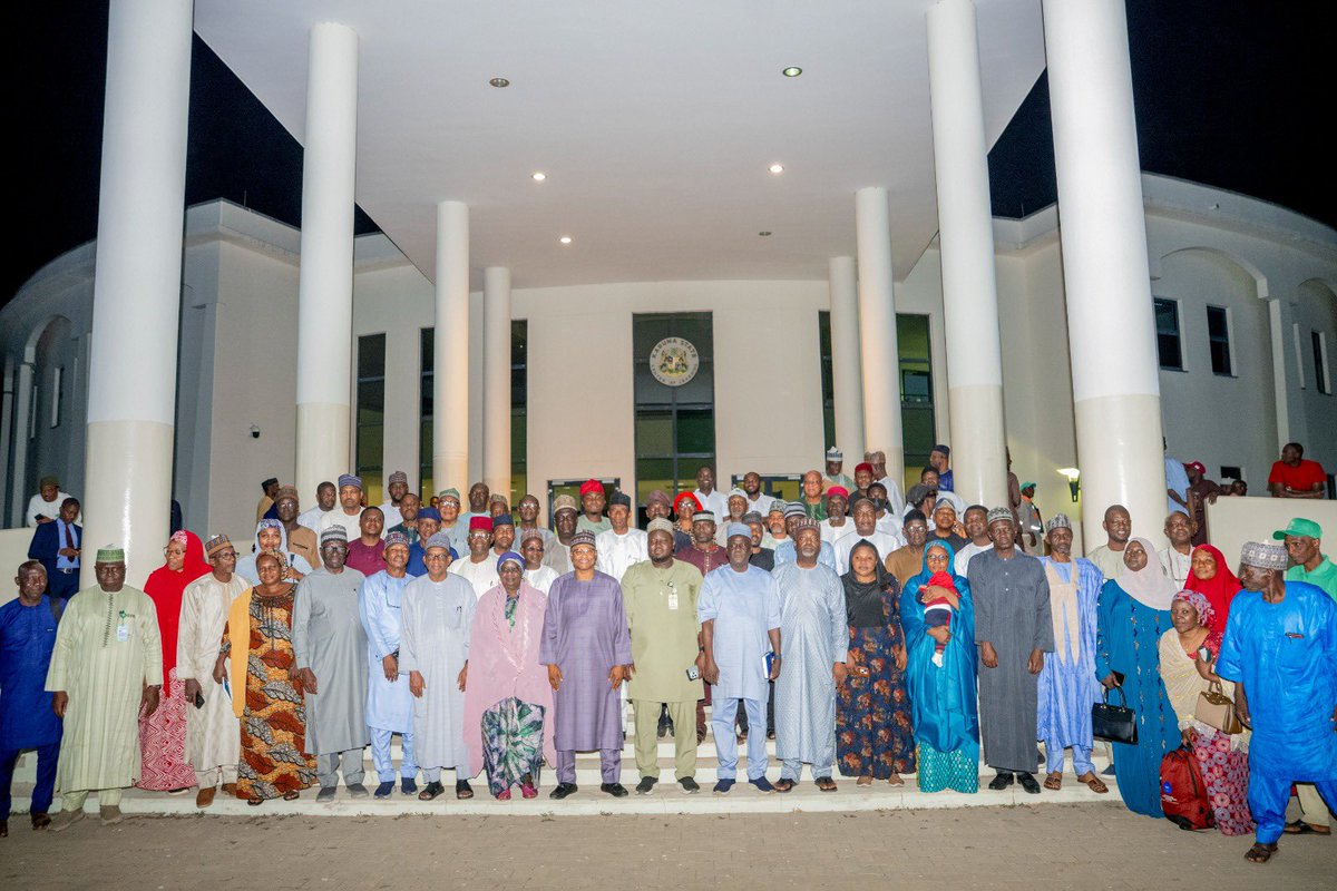 I had the honour of hosting distinguished media practitioners and veteran journalists in Kaduna to an Iftar dinner at Sir Kashim Ibrahim House. The delegation was led by the Chairman of the Kaduna State Council of the Nigerian Union of Journalists, Mr. Abdulgafar Alabelewe.
 
The