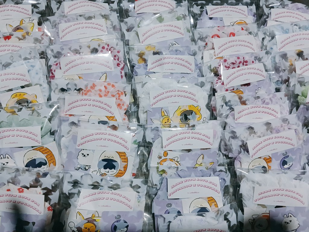 rhoddyyy's tweet photo. Freebies ready for tomorrow!!! 
can do trade and some are just for free!!! See u there!

 #DunkinPH_WondersAt553 #DunkinPH_TXT #TOMORROW_X_TOGETHER #TXT https://t.co/lNQji4UNd4