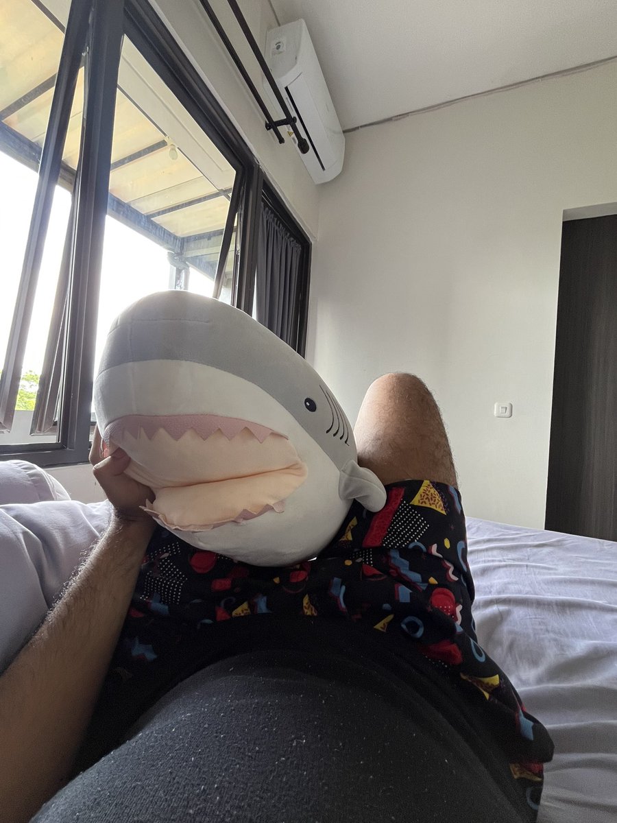 iamhairy's tweet photo. Seger banget abis mandi terus maskeran, sambil cuddle lagi 😛🤪😎 https://t.co/kIrHyioams