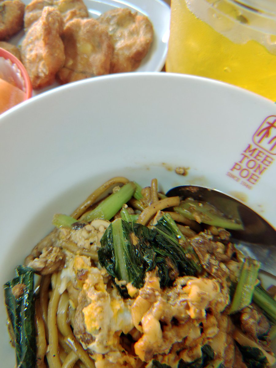 มาภูเก็ตนี่กินแต่เก๊กฮวย ขึ้นชื่อมั๊ยไม่รู้ แต่สั่งกินเกือบทุกร้านที่ไป 😂

เก๊กฮวยแบบเก๊กฮวยจริงๆอ่ะ ไม่ใช่แบบมีฟอง 😌

ถ่ายรูปอาหารแบบเจนวาย