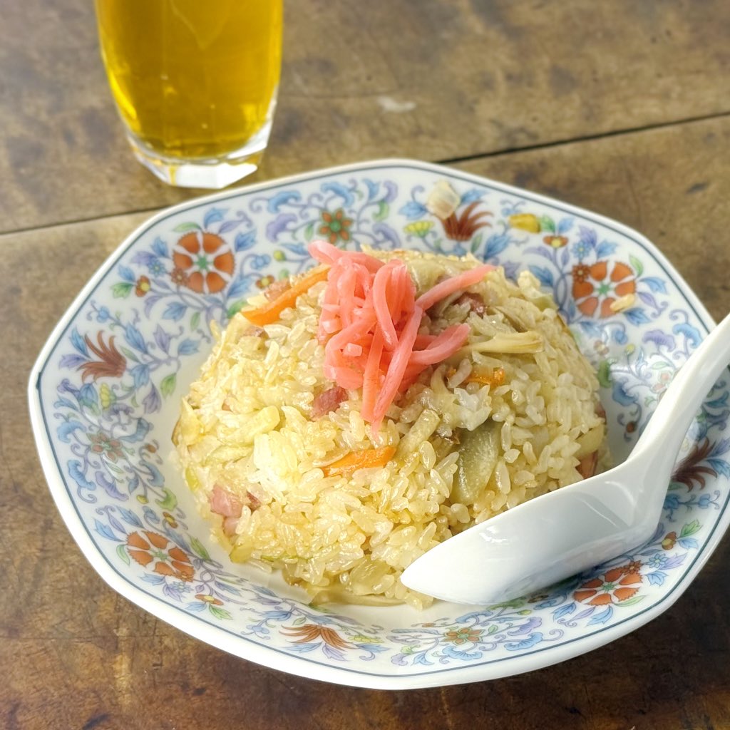 お昼はチャーハン！ 大昭和華凛の中華皿で。 売り切れでしたが、本日再