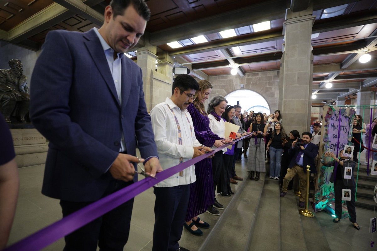 En el marco del Día Internacional de las Mujeres #8M, la #SCJN inauguró la exposición “La Corte se sostiene en sus voces”, una muestra que reconoce y visibiliza la contribución de las mujeres que, desde distintos ámbitos de la institución, participan todos los días en la