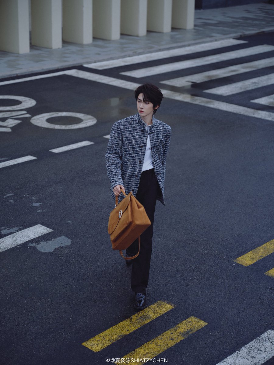 20260307  Blue Universe🩵
Shared a photo of a SHIATZY CHEN pony pendant
🐳: Keeping the momentum going~
Also shared a photo of himself in a new SHIATZY CHEN outfit,taken while sitting in the car

#LiuYu #刘宇 #リュウユ
#리우위 #หลิวอวี่ #LưuVũ