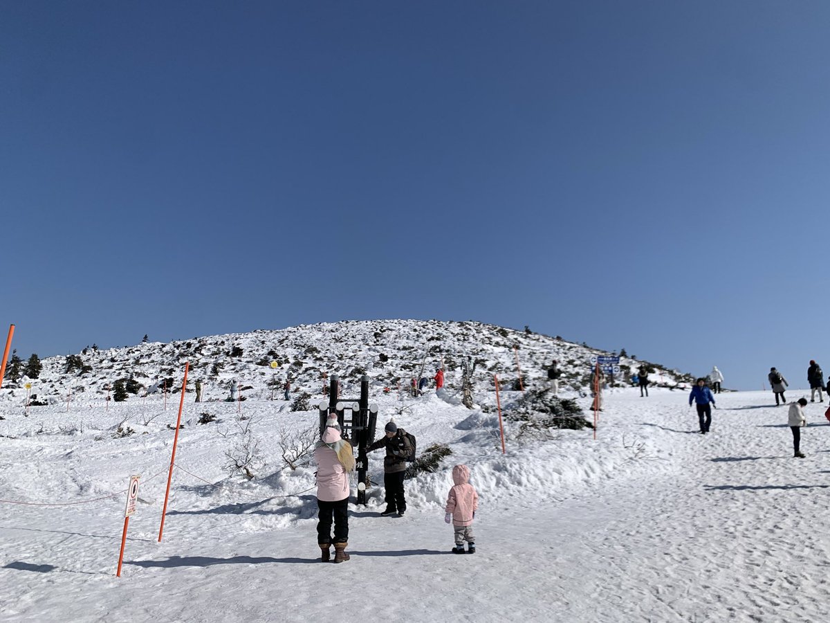 mountTaK's tweet photo. 3/2、蔵王の熊野岳に登ってきました🏔️
気温が高くて、スノーモンスターは姿を現してくれませんでしたが、晴れてたのでヨシとしましょう☀️

#蔵王
#熊野岳 https://t.co/fXc2KD2Pgz