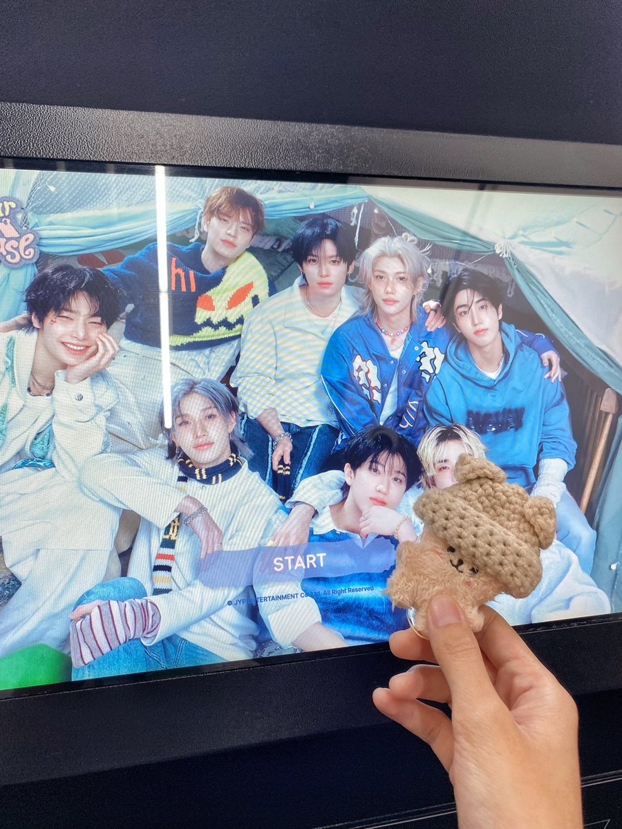 ddonutpt's tweet photo. 📸Photo with mongmong is so funny😄🐶 https://t.co/E1xmo9BwF4