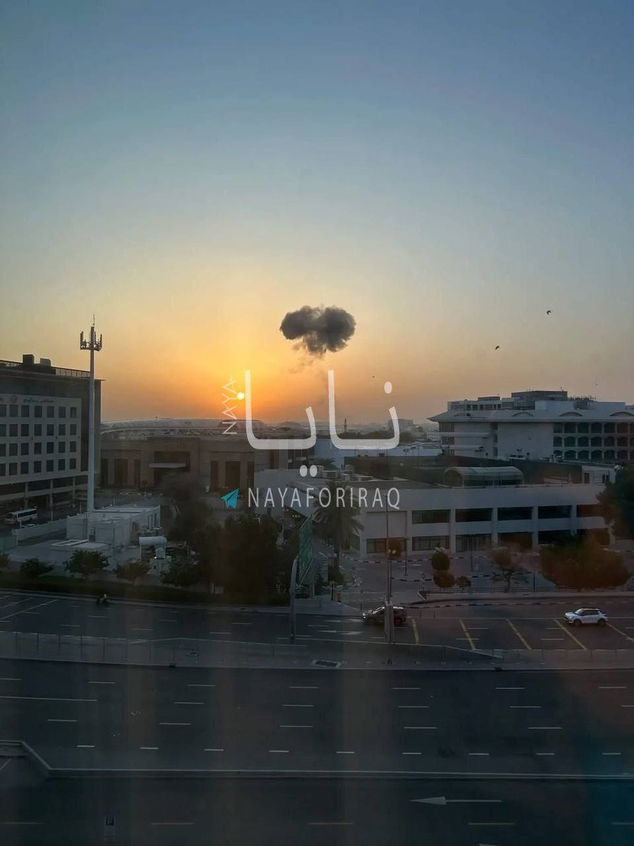 usu_ir's tweet photo. اعمدة الدخان ترتفع في سماء #دبي بعد دك التواجد #الاميركي بمسيرة #انتحارية ايرانية في احد القواعد #دبي_تحترق #الامارات_العبرية_المتحدة https://t.co/Vr8aAHoGdk