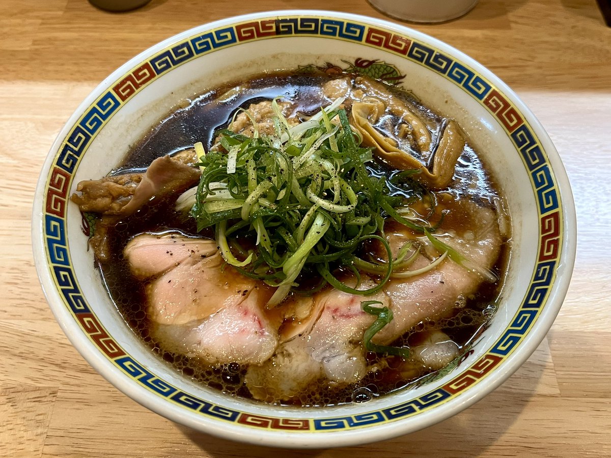 本日は門真,寝屋川の周辺で未訪店探訪🍜
1軒目は今年1月に門真市駅近くにオープンしたばかりの"哲長"さんへ！
昨年惜しまれつつ閉店した東大阪の百名店"坊也哲"さんの後継店✨
以前の店舗でも好きだった"セセリ中華そば"がめちゃくちゃ美味かった☺️

[門真市駅　ラーメン哲長　セセリ中華そば]