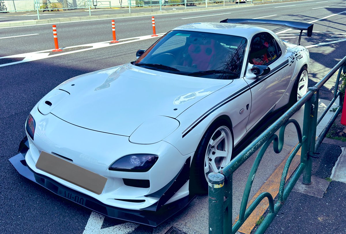 velle_fd3s's tweet photo. かっこいいよ！FD！
今日はお世話になっているショップへ〜 https://t.co/pHDHwp7j4D
