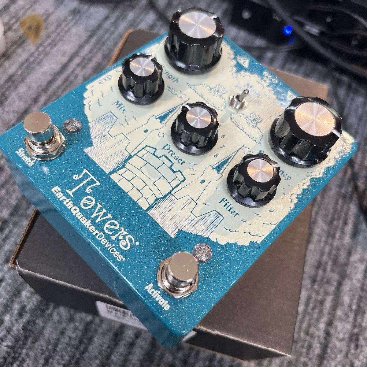 ikeberevole's tweet image. #EarthQuakerDevices の新作フィルターリバーブ❗️
Towersがリボレ秋葉原店でも発売開始です🤘

アンビエントなステレオリバーブ…
ぜひ店頭でお試しください✨