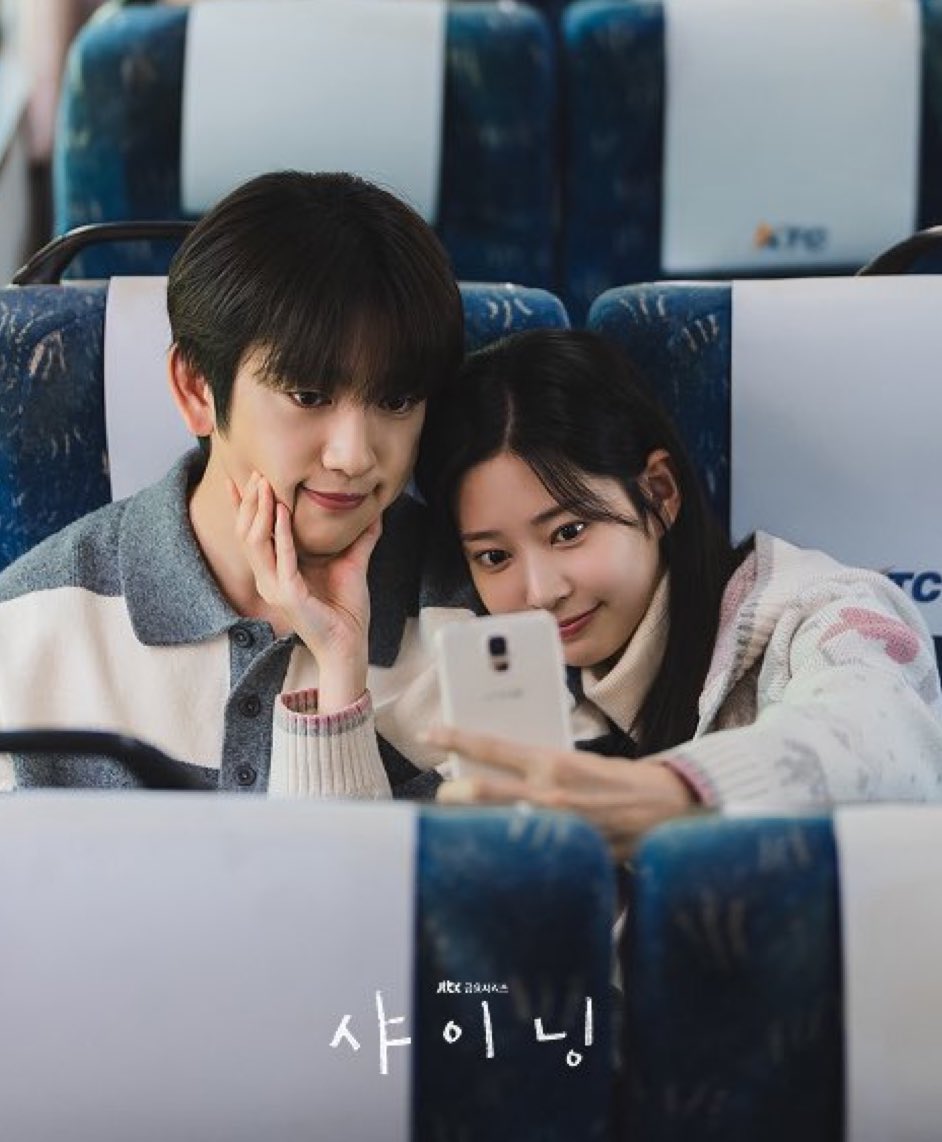 Pop7base's tweet photo. GOT7’s Park Jinyoung and Kim Minju’s new K-drama #StillShining is currently #1 on Naver’s most-searched drama list, as well as the rankings for recent and recently aired dramas. https://t.co/YTqyMy4u3V