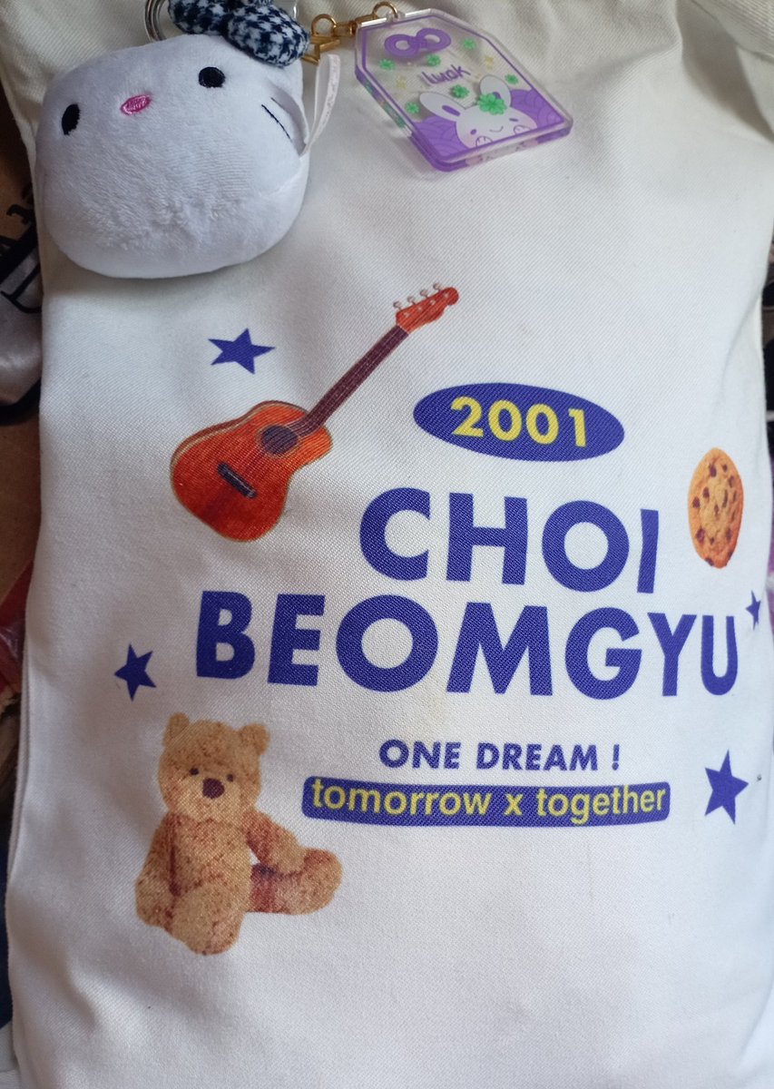 prodcbgluvr's tweet photo. If u see this tote bag tomorrow that's me hehe kindly approach and say hi to get freebies! Will be at Beomgyu and Taegyu cse too.
(wag niyo aq i mob baka umiyak ako eme) https://t.co/7ftfG6h9TC