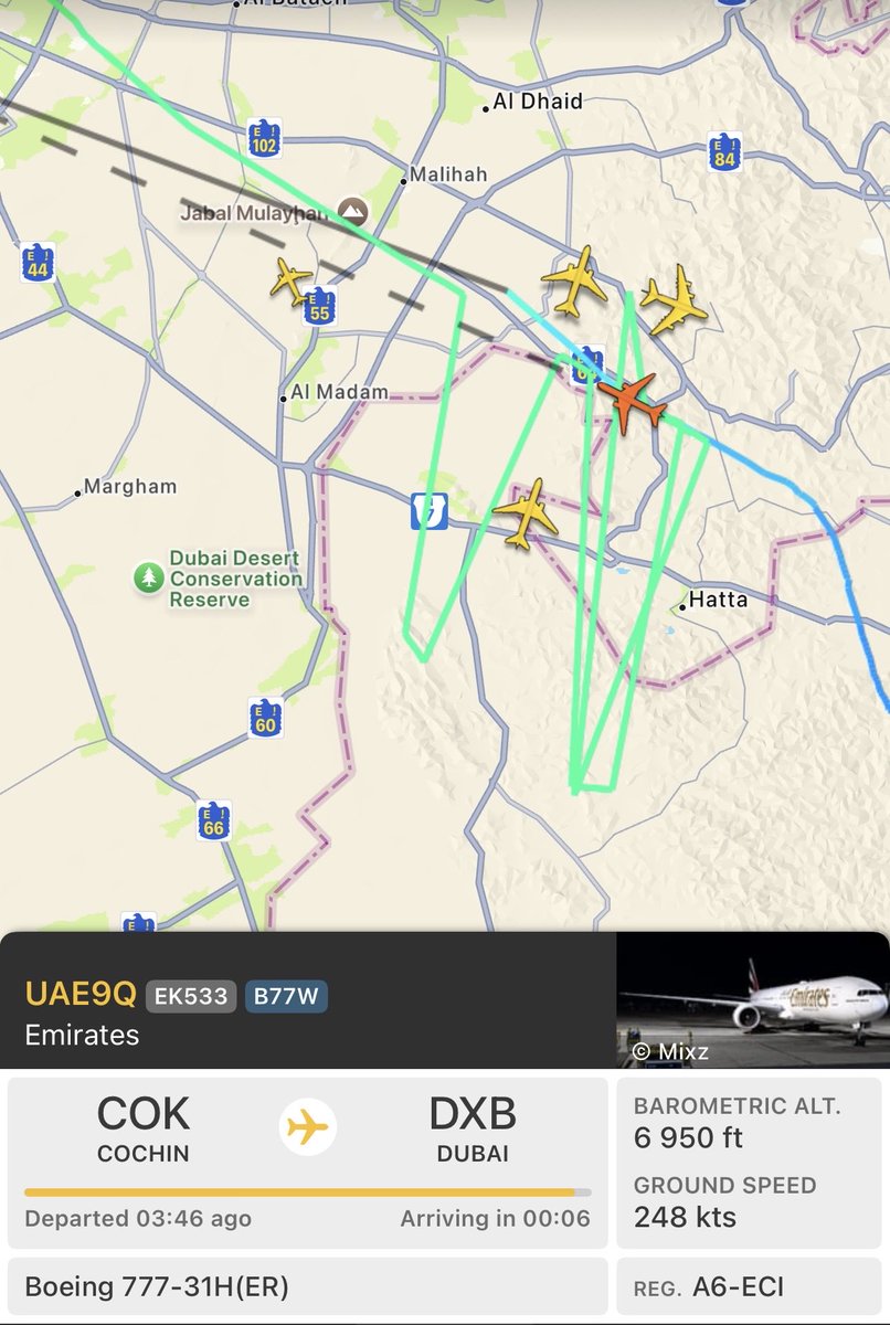KaamilW's tweet photo. @ShaykhSulaiman @ShaykhSulaiman Looks like all planes heading to Dubai are turning around or waiting for landing confirmation https://t.co/iP89YXf3db