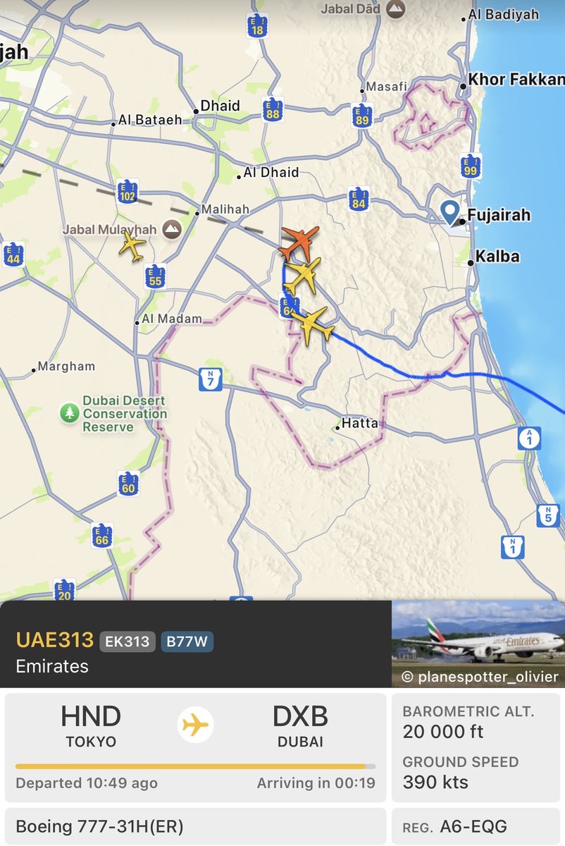 KaamilW's tweet photo. @ShaykhSulaiman @ShaykhSulaiman Looks like all planes heading to Dubai are turning around or waiting for landing confirmation https://t.co/iP89YXf3db