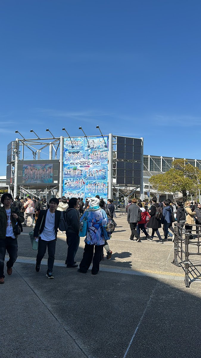 QiiLiin_Wears's tweet photo. My japan sim died with a pdp authentication error and i cant contact anyone without a hotspot. 😔 Im nearby the big hololive sign if anyone can help. https://t.co/7YZTo5oE1T