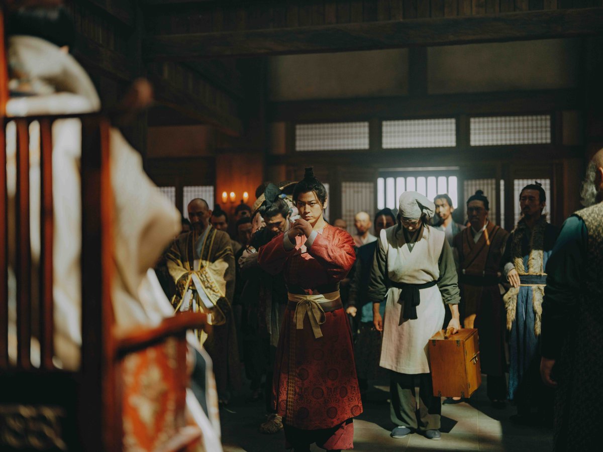 suikoden_drama's tweet photo. #ドラマ水滸伝
⋱\ ⚔️今夜よる𝟏𝟎時、集結せよ💥 /⋰
⠀
✐☡第𝟒話の必見ポイント
﹌﹌﹌﹌﹌﹌﹌﹌﹌﹌﹌
✔王倫(#萩原聖人)率いる梁山湖の砦を奪取すべく、林冲(#亀梨和也)が潜入！
⠀
✔国との戦いに向け、獄中にいる公孫勝(#白洲迅)を救出へ💨
⠀
✔同志を探し求める魯智深(#金児憲史)が、楊志(#満島真之介)に接触👀
⠀
✔豹子頭・林冲 vs 青面獣・楊志、宿命の一騎打ち⚔️
⠀
ぜひご覧ください！
⠀
▼視聴は𝐖𝐎𝐖𝐎𝐖・𝐋𝐞𝐦𝐢𝐧𝐨｜詳しくは公式HPへ🚩
https://t.co/crBvwOq4Xw