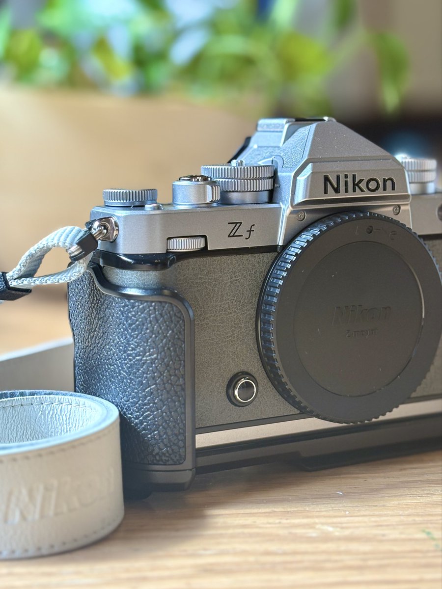 美品】Nikon Zf ブラック ストーングレー張替済 美品】Nikon Zf