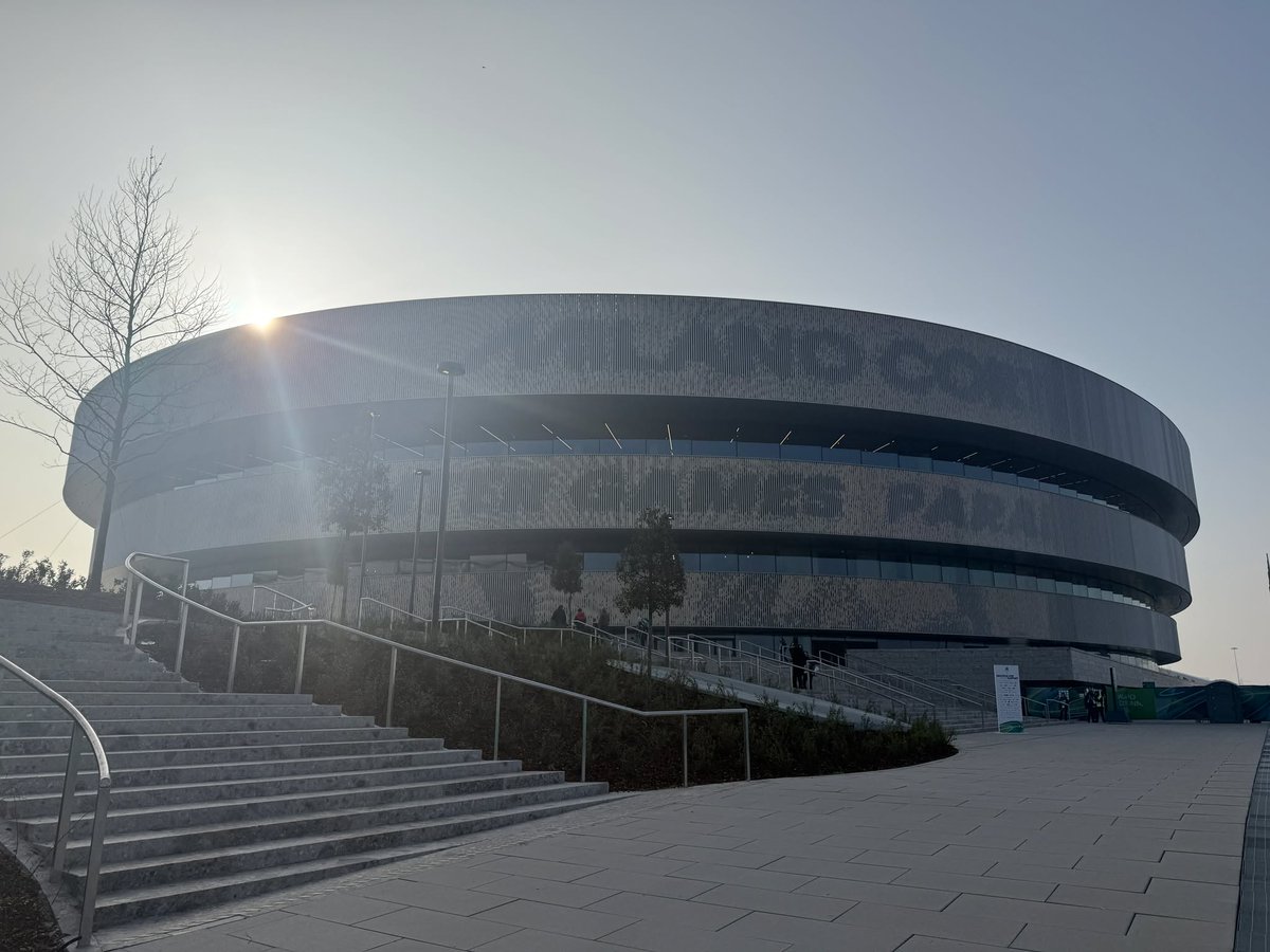 ／
#パラアイスホッケー 始まりました🔥
＼

今大会の初戦に日本🇯🇵 が登場！
チェコ🇨🇿を相手に戦います🔥

写真は競技が行われる
「ミラノ・サンタジュリア・アイスホッケーアリーナ」
今大会のために新設されました☺

💡視聴はこちらから
国際パラリンピック委員会YouTube
https://t