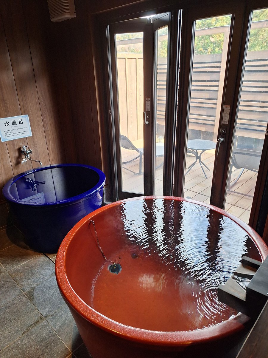 DriveMyCar52's tweet photo. 愛車NX450h＋を駆って栃木県湯西川温泉♨️へ。もう雪は全く無い…。
部屋にはサウナもついてて整う🙂 https://t.co/eU5N8cM6QK