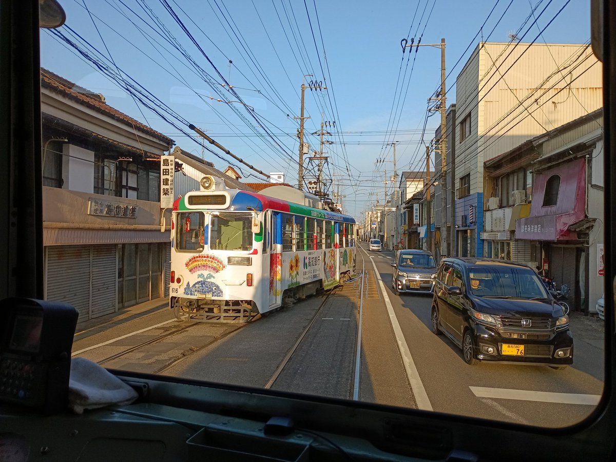 西花マキ tweet media