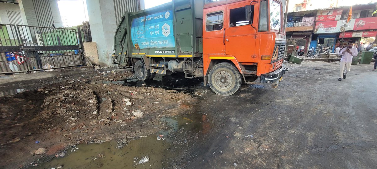 vbhat786's tweet photo. @mybmc @mybmcWardRN @mybmcWardRN @manishaBJP
@tejasvee27
Again why are these so many Garbage Collection Vehicles parked in that area. They have specific space inside their own area why are they allowed to park their vehicle. Everyday issue. Passers need to walk through the stink https://t.co/iD4m90EabE