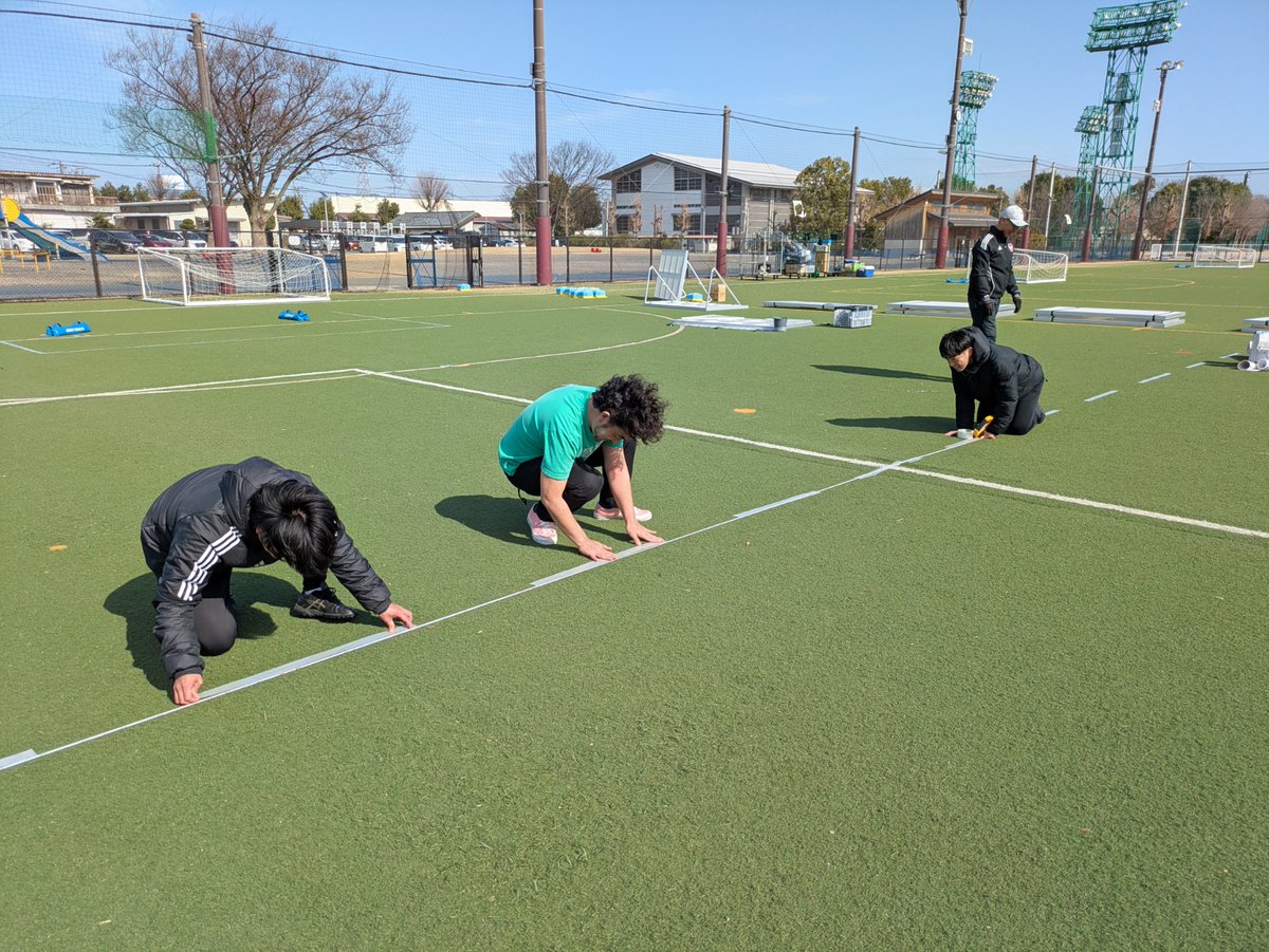 ／
いよいよ明日！3月8日開催📣
#ブラインドサッカー ・ #ロービジョンフットサル 地域リーグ2025 東日本リーグ(埼玉)
＼

本日は青空の下、会場設営をしました！
・サイドフェンス設営
・ゴール設営
・ライン引き…

埼玉節は2競技が同時に観戦できる会場です！
みなさんのご来場お待ちしています🙌