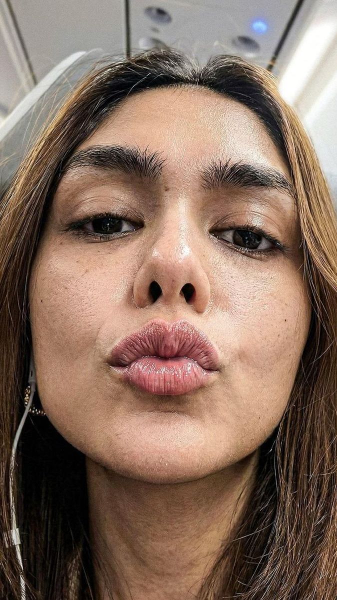 Mrunal Thakur Commentary tweet media