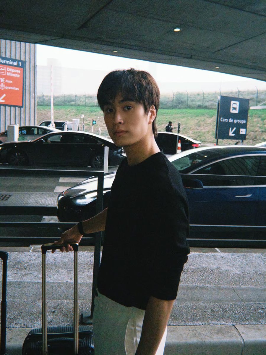 หุ่นน้องเจมดีมาก ไหล่กว้าง เอวคอด ช่วงขายาว งื้อออ ชอบมาก หุ่นพี่นายแบบ 

GEMINI BOUND FOR CHANEL FW26
#CHANELXGEMINI 
#CHANELFallWinter 
#CHANELShow