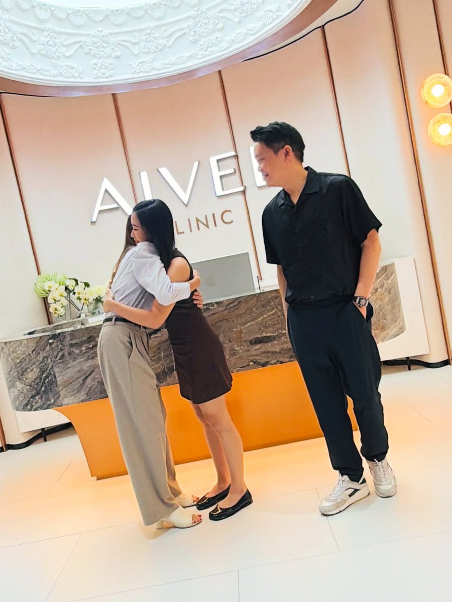 capkrys gallery tweet media