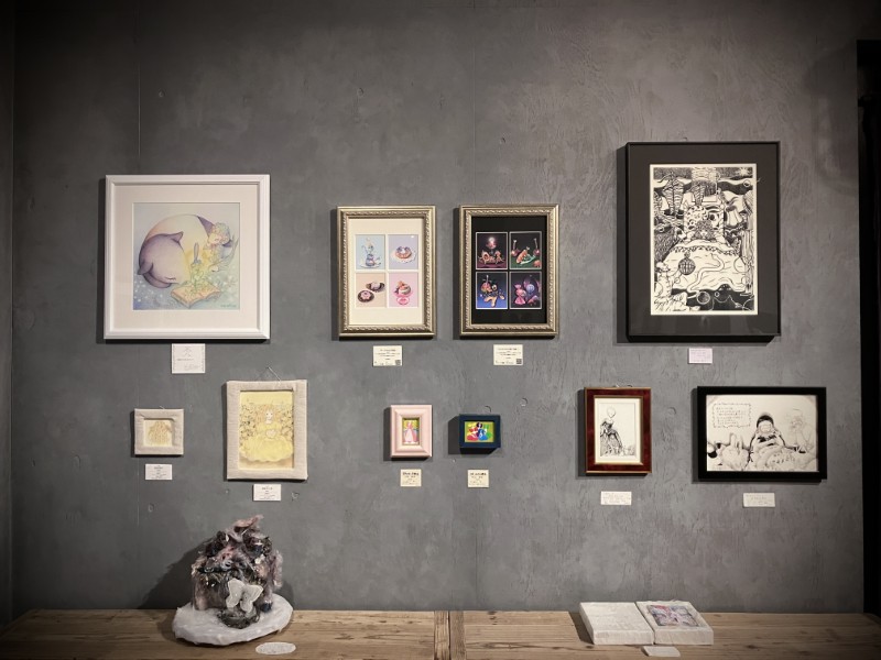 gallery hydrangea 企画公募グループ展
『 めくる めぐる 』

昨日からスタートしました！

絵本がテーマのグループ展です。
25名の作家たちの不思議で美しい、物語のある作品たちです！

会場：gallery hydrangea（東京 曳舟）

<a href="/AjisaiGallery/">gallery hydrangea ☞ 5/14(木)-5/18(月)『 紫陽花奇譚 第一章 』</a>

#gallery_hydrangea #公募展 #めくるめぐる