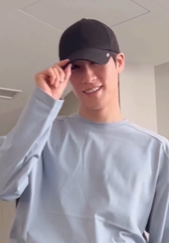 모두의 예상을 깨고 퍼컬 맹신 중이신..
여쿨 지철..