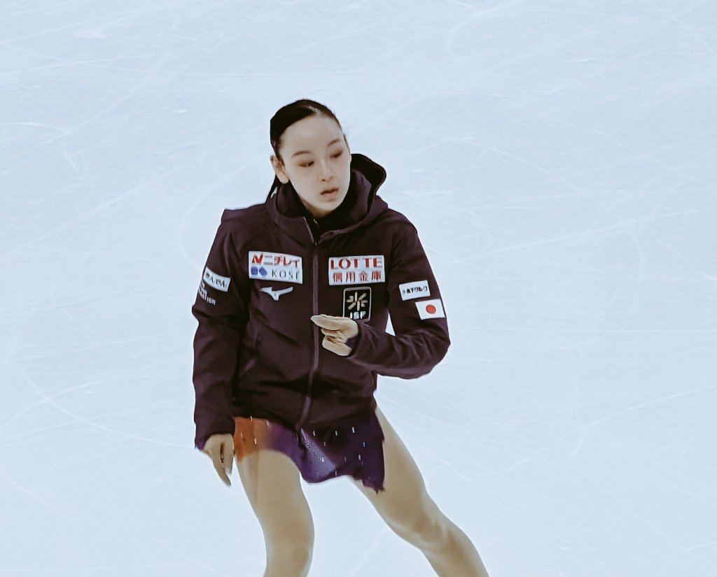 JUJUJU616893's tweet photo. 当日練習メインリンクにて　
二人そろって⛸️　がんばれ📣
#世界ジュニア #JWFigure #JuniorWorlds https://t.co/LtpjxMGb5O