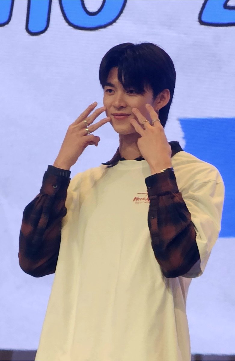 แง๊วววๆๆ
MEEN BD FANMEET
#MEEN27thFanMeeting