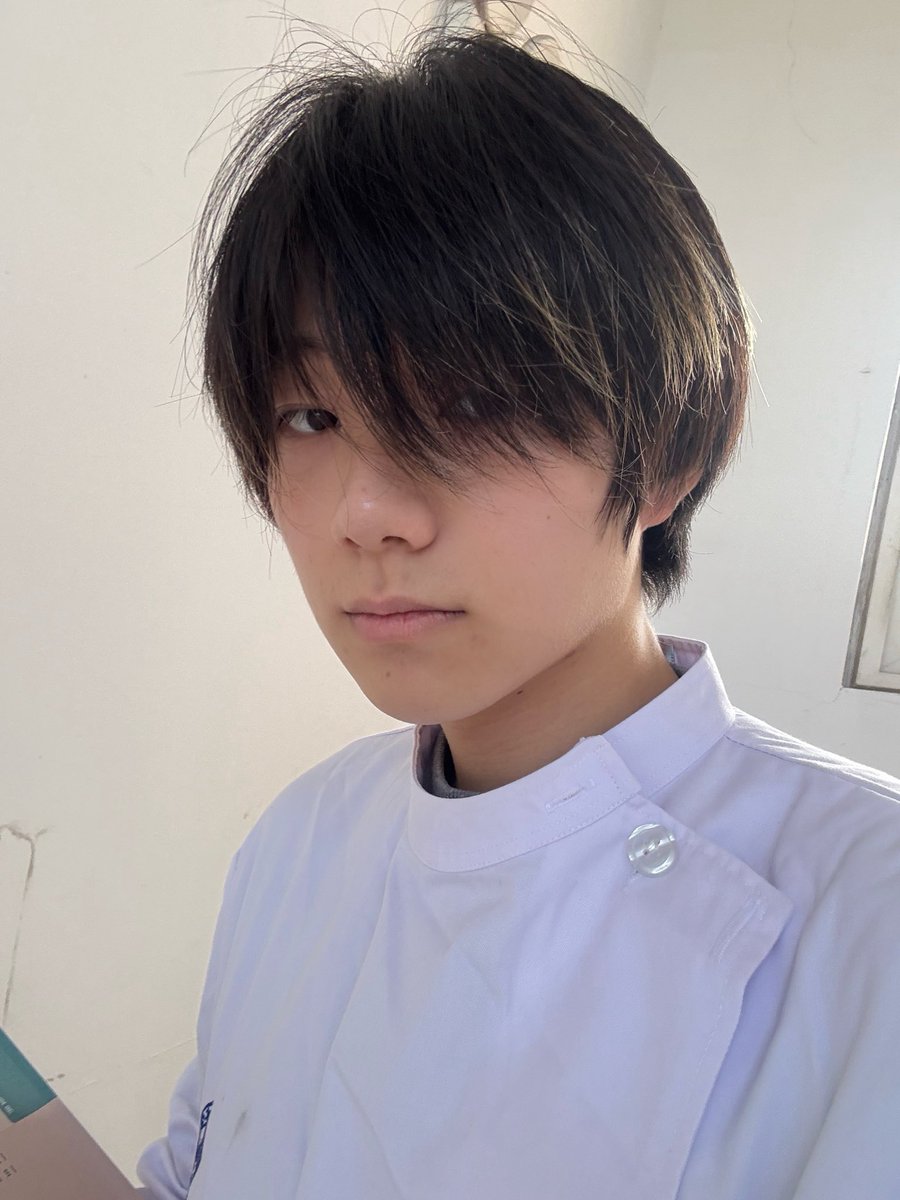 0807zhangry's tweet photo. 我嘞个冯冯啊累死你爸了
#自拍 #忧郁 #原相机 #人类 https://t.co/a0WonDPxBM