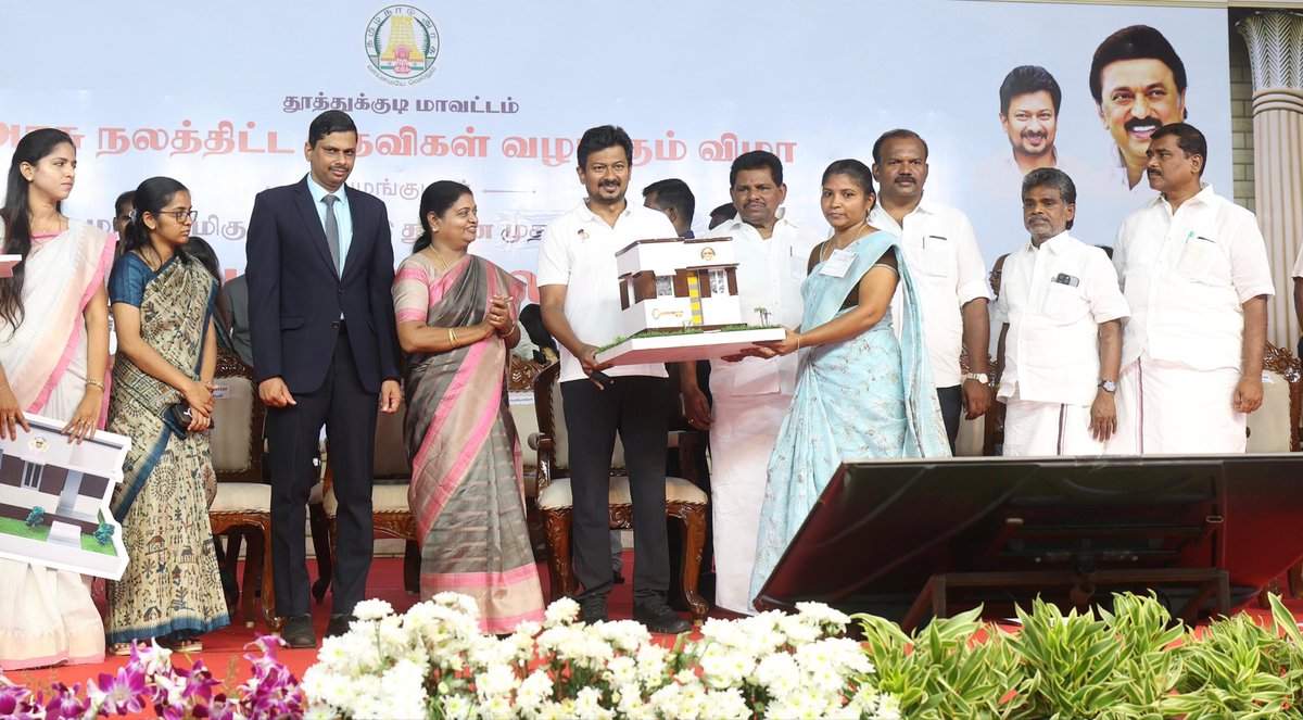 Udhaystalin's tweet photo. மாண்புமிகு முதலமைச்சர் @mkstalin அவர்கள் வழிகாட்டுதலின்படி, தூத்துக்குடி மாவட்டத்தில் இன்றைய தின்ம் நடைபெற்ற அரசு விழாவில் சுமார் 4000 பயனாளிகளுக்கு சுமார் ரூ.109.18 கோடி மதிப்பிலான பல்வேறு நலத்திட்ட உதவிகளை வழங்கி மகிழ்ந்தோம்.

மேலும், விளையாட்டுக் கட்டமைப்புகள் - வகுப்பறைக் கட்டிடங்கள் என முடிவுற்ற பணிகளை திறந்து வைத்து, பல்வேறு புதிய பணிகளுக்கு அடிக்கல் நாட்டினோம். 

திராவிட மாடல் அரசின் நலத்திட்ட உதவிகளைப் பெற்ற தூத்துக்குடி மாவட்ட மக்களுக்கு என் அன்பும், வாழ்த்தும்!

@geethajeevandmk @ARROffice #ShanmugaiahMLA #MarkamdeyanMLA @Jeganperiyasami