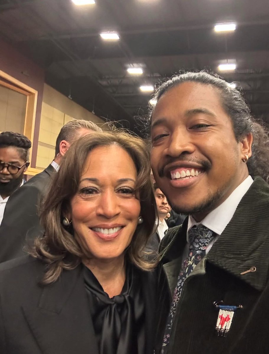 the way you can see that her eyes are red and glassy from crying 🥺

📸: brotherjones_