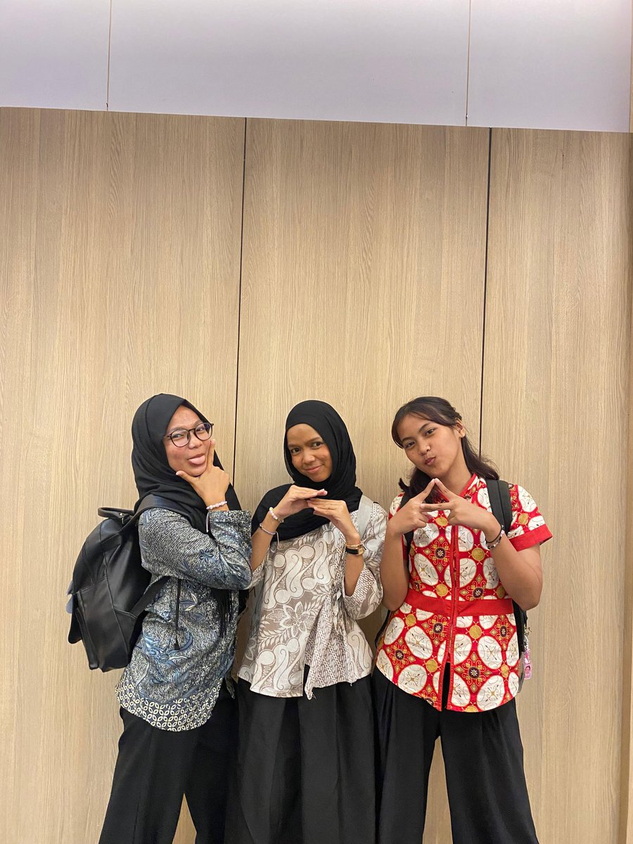 KinnotesR's tweet photo. before and after menghujat pose si tiesdi ntu https://t.co/HtX4VkK5N5