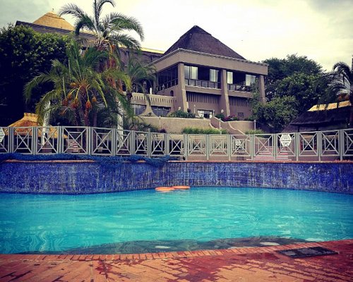 PaidamoyoMutsv1's tweet photo. The Second Republic has been refining policies to align with the #ZimOpenForBusiness mantra. The reforms aim to make the tourism sector more attractive to investors interested in hotels, safari operations, convention centres, and entertainment facilities. https://t.co/urwp0qjaBq