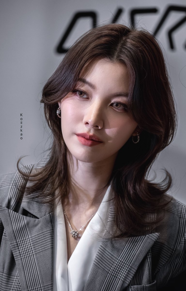 น้องออม🩶🫠

#HERALoverWithLinglingKwong #OrmKornxCentralChidlom #CentralTheFashionDisruptorxLingOrm