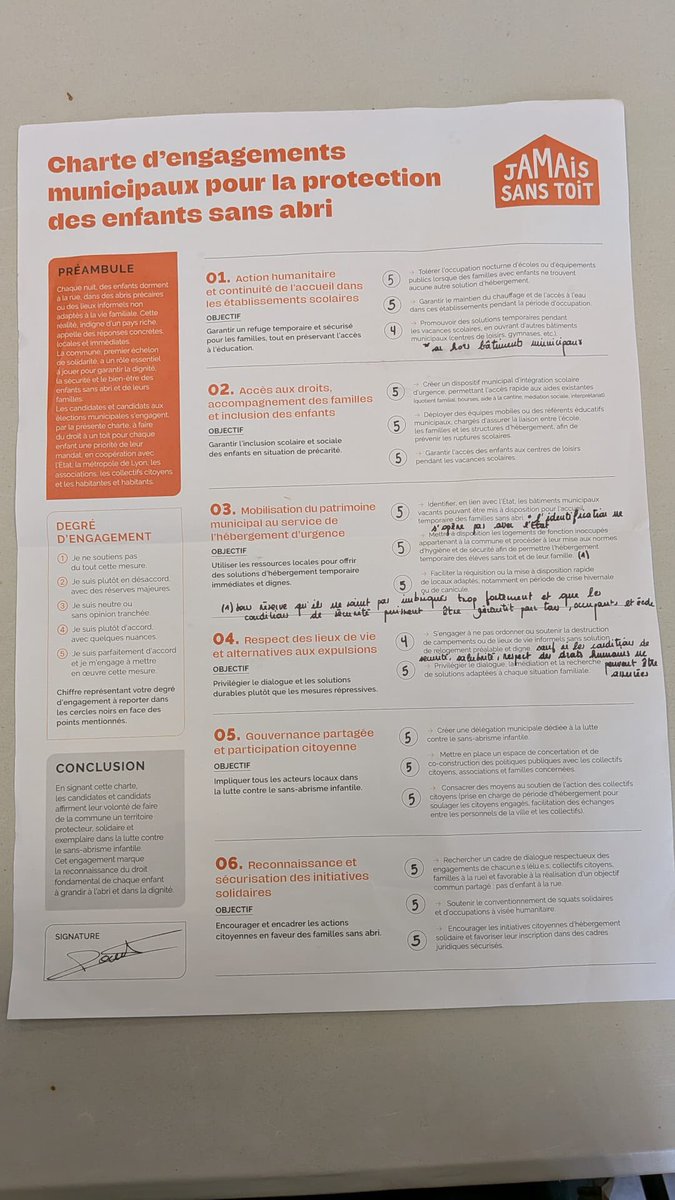 jamaissanstoit's tweet photo. #1jour1candidat #Municipales2026 #Lyon

Face à l’urgence @gregorydoucetlyon propose un plan renforcé +40% de budget pour l’hébergement d’urgence et ouverture de nouveaux lieux

Le maire sortant était représenté par @MC_Garin lors du débat 

crédit vidéo @ScPoLyon https://t.co/VMtQlAoKHx